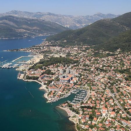 Guesthouse Lanca Tivat Bagian luar foto